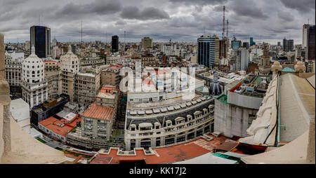 Foto scattata in Argentina Buenos Aires, Agosto 2017: Buenos Aires Argentina Cityview grattacielo da Galeria Guemes Foto Stock