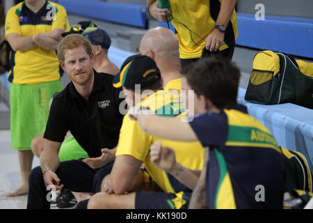 Il principe Harry del Galles del Regno Unito incontra gli atleti che gareggiano agli Invictus Games presso il Toronto Pan Am Sports Centre il 22 settembre 2017 a Toronto, Canada. Gli Invictus Games sono un evento paralimpico internazionale per militari e veterani feriti o malati. (Foto di Daniel Luksan via Planetpix) Foto Stock