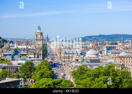 Vista di Edimburgo verso Princes street edinburgh skyline Edinburgh New Town Princes street Edinburgh City Centre Edinburgh Scotland Regno Unito GB Europa Foto Stock