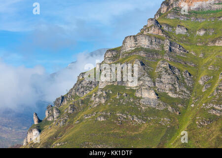 Vista dal Mirador de covalruyu, miera valley, valles pasiegos, cantabria, Spagna, Europa Foto Stock