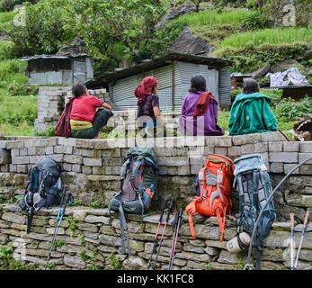 Vecchia donna Gurung, Circuito di Manaslu Trek, Nepal Foto Stock
