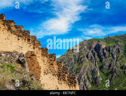 Rovine di Ollantaytambo, Valle Sacra, regione di Cusco, Perù Foto Stock