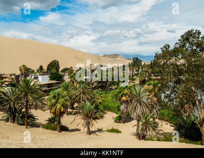 Huacachina Oasis e il lago, regione di ica, Perù Foto Stock