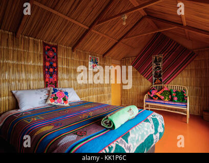 Sala interna, uros titicaca lodge, uros isole galleggianti, il lago Titicaca Puno, regione, Perù Foto Stock