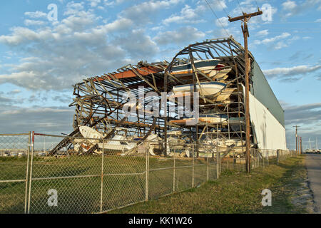 Uragano "Harvey" 2017 danni provocati dalla tempesta, Cove Harbour Marina & pila a secco, Rockport, TX Foto Stock