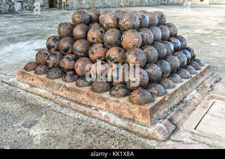 Le palle di cannone del castillo de san cristobal. il sito UNESCO è stato costruito dalla Spagna per proteggere contro land gli attacchi basati sulla città di san juan. Foto Stock