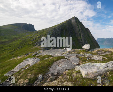 Escursionismo su husjellet, senja isola la Norvegia. Foto Stock