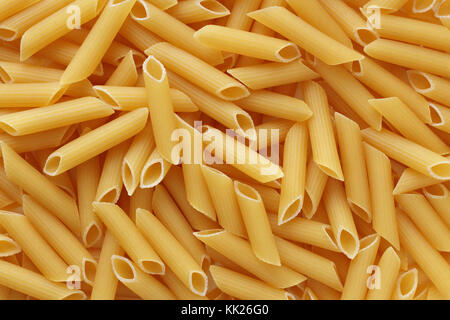 Pasta penne sullo sfondo Foto Stock