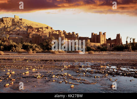 Villaggio nella valle di dades, Marocco Foto Stock