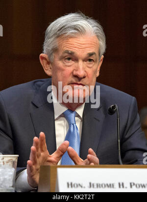 Jerome H. Powell testimonia dinanzi alla Commissione per le banche, Gli Alloggi e gli affari urbani del Senato degli Stati Uniti la sua nomina a presidente del Consiglio dei governatori della Federal Reserve System di Capitol Hill a Washington, DC martedì 28 novembre 2017. Credito: Ron Sachs/CNP /MediaPunch Foto Stock