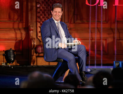 Londra, Regno Unito. 27 Nov, 2017. Lo spettatore Editor Fraser Nelson durante un panel di discussione presso il Centro Emmanuel, Londra Credit: Ben Queenborough/Alamy Live News Foto Stock