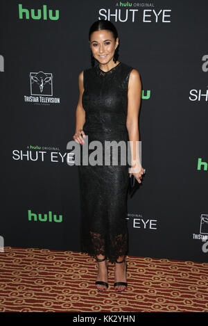 Hollywood, Ca. 28th novembre 2017. Emmanuelle Chriqui, in occasione della seconda Stagione "Shut Eye" di Hulu al Magic Castle di Hollywood, California, il 28 novembre 2017. Credito: Faye Sadou/Media Punch/Alamy Live News Foto Stock