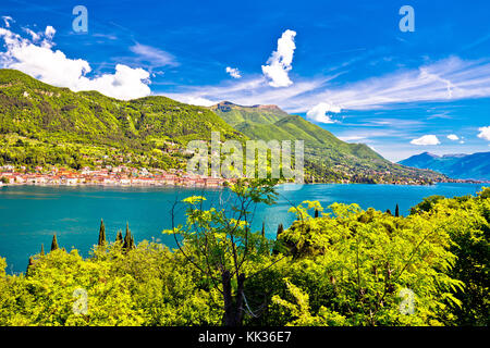 Il lago di Garda e la città di Salo vista, destinazione turistica in Italia Foto Stock