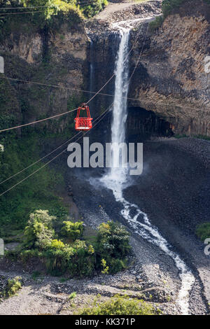 Bridal Veil (manto de la novia), la cascata nel percorso di Cascades, banos, Ecuador Foto Stock