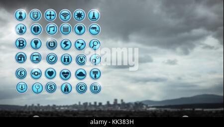 Composito digitale delle varie icone delle app sulla città Foto Stock