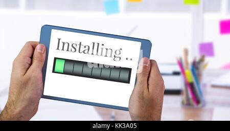Digital composito di installazione sullo stato di avanzamento delle barre di potenza e dispositivo tablet pc Foto Stock