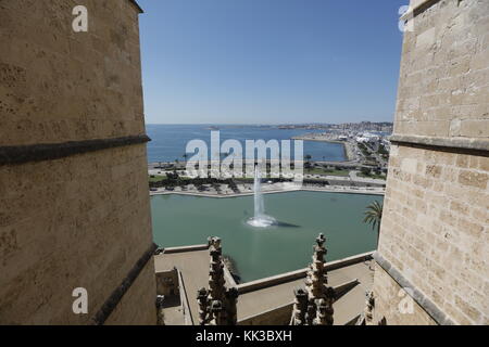 Palma de Mallorca porta la vista dal tetto della cattedrale Foto Stock