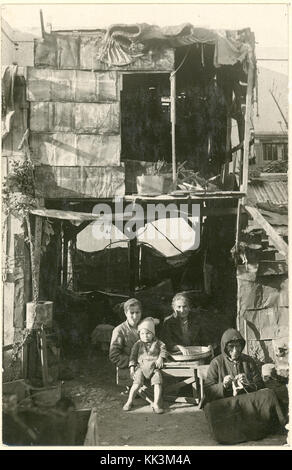 Questa fotografia di Beirut raffigura la casa dei rifugiati armeni, mostrando le condizioni di vita e le sfide che i rifugiati devono affrontare durante il loro periodo di sfollamento. Foto Stock