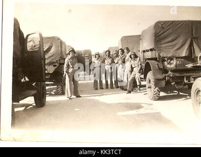 Questa immagine raffigura donne del servizio territoriale ausiliario (ATS) durante la seconda guerra mondiale in Israele. L'ATS giocò un ruolo cruciale nel sostenere le operazioni militari durante la guerra. Foto Stock