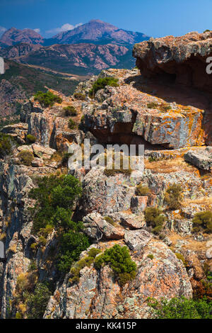 Corse-du-Sud verticale paesaggio di montagna. regione sud della Corsica, Francia. regione piana Foto Stock