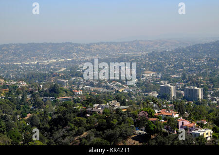 Vista sulla East LA verso Los Feliz, Silverlake, LA Fiume e Elysian Park area da Parco Osservatorio Griffith Los Angeles California KATHY DEWITT Foto Stock