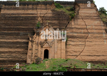 Ingresso alla Pagoda Mingun a Mandalay, Myanmar Foto Stock