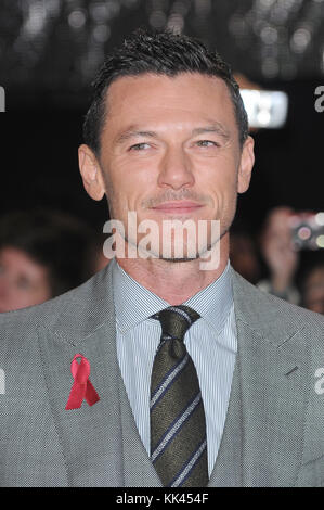 Luke Evans assiste il Hobbit: la Battaglia dei cinque eserciti Premiere mondiale di Odeon Leicester Square e impero IMAX a Londra. © Paul Treadway Foto Stock