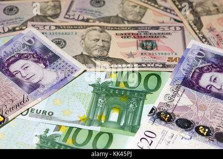Sterline inglesi Dollari ed Euro note di cassa Foto Stock