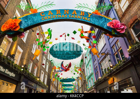 Natale a tema di Carnevale le luci di Natale 2017 in Carnaby Street, Londra Foto Stock