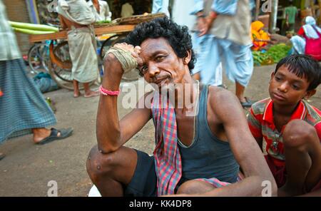 Varanasi (Benares) dove la gente viene a morire SGUARDO INDIANO - 07/09/2010 - India / Benares - Ritratto di mendicante - Varanasi - Sylvain Leser / le Pictorium Foto Stock