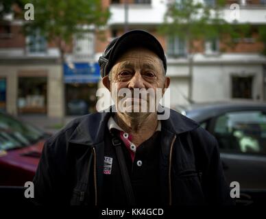 Povertà urbana - 11/07/2012 - - povertà urbana - Rousseau, senzatetto di oltre 70 anni, ha utilizzato il breadcrumb (rifugio di emergenza alla 13 Parigi), che ha dormito per qualche giorno per le strade. - Sylvain Leser / le Pictorium Foto Stock