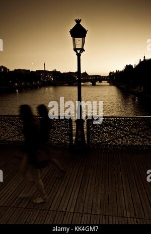 La vita della città - 22/07/2012 - - Pont des Arts. - Sylvain Leser / Le Pictorium Foto Stock