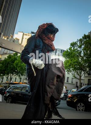 Povertà urbana - 23/07/2012 - - povertà urbana - la triste che ho incontrato alla fine del pomeriggio, vicino alla Torre Montparnasse, all'angolo di Via Gaiete. - Sylvain Leser / le Pictorium Foto Stock