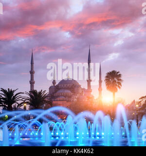 Fontana sulla zona di Sultanahmet in serata Foto Stock