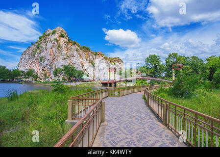 Il Footbridge in khao ngu parco di pietra a Ratchaburi Foto Stock