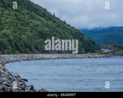 Autostrada 430, il Viking Trail, lungo il braccio orientale di Bonne Bay, Parco Nazionale Gros Morne, Terranova, Canada. Foto Stock