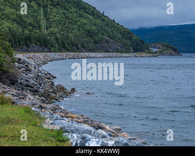 Autostrada 430, il Viking Trail, lungo il braccio orientale di Bonne Bay, Parco Nazionale Gros Morne, Terranova, Canada. Foto Stock