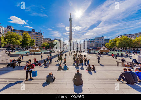 London, Regno Unito - 06 ottobre: si tratta di Trafalgar square è una popolare destinazione turistica in centro a Londra nel mese di ottobre 06, 2017 a Londra Foto Stock