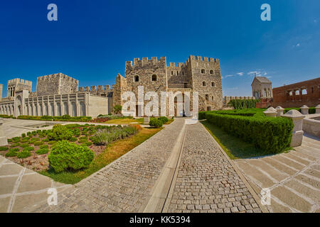 Akhaltsikhe, Georgia - 08 agosto 2017: rabati maestoso complesso del castello sotto un sole estivo Foto Stock