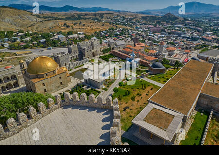 Akhaltsikhe, Georgia - 08 agosto 2017: rabati maestoso complesso del castello sotto un sole estivo Foto Stock