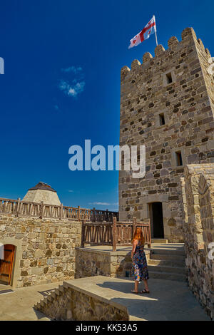 Akhaltsikhe, Georgia - 08 agosto 2017: rabati maestoso complesso del castello sotto un sole estivo Foto Stock