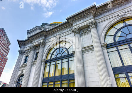 Buffalo, New York - 8 maggio 2016: Il buffalo Savings Bank è un neoclassico, beaux-stile "arts filiale di banca è un edificio situato a 1 Fountain Plaza in d Foto Stock