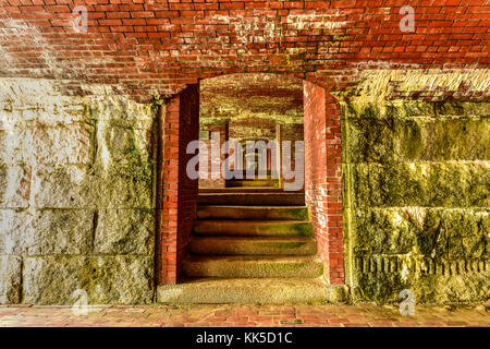 Fort Knox sul fiume Penobscot, Maine, Stati Uniti d'America. costruita tra il 1844 e il 1869, fu il primo forte nel maine costruito di granito. Foto Stock