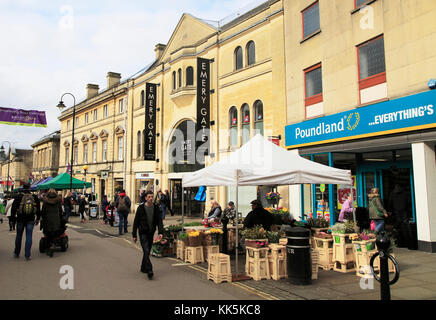 Gate di smeriglio centro shopping nel centro città, Chippenham, Wiltshire, Inghilterra, Regno Unito Foto Stock