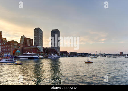 Skyline di Boston visto da piers park, Massachusetts, Stati Uniti d'America Foto Stock