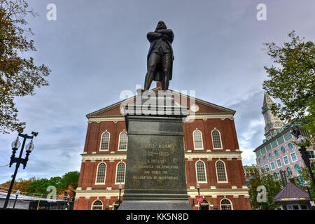 Un luogo di mercato e di una sala riunioni dal 1742, il Faneuil Hall di Boston è stato anche il sito di diversi interventi di Samuel Adams e james otis. Foto Stock