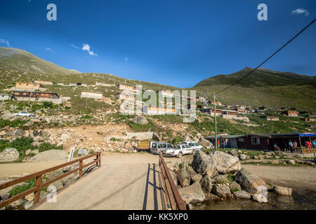 Villaggio di kavrun plateau o altopiano in kackar montagne o semplicemente kackars in camlihemsin, rize, Turchia. Foto Stock