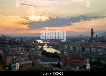 Firenze, ITALIA - 11 luglio 2017: Vista del tramonto a firenze da Piazza Michelangelo, in julyl 11, 2017 a Firenze, Italia Foto Stock