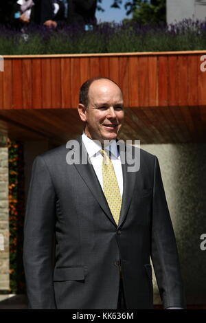 Il principe Alberto di Monaco ha posato per le fotografie di essere preso di lui sulla stampa giornata della RHS Chelsea flower show il 23 maggio 2011. Foto Stock