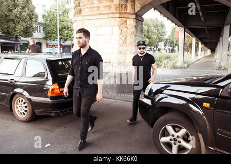 Il British rock duo di sangue reale consiste di cantante e il bassista Mike Kerr (L) e il batterista Ben Thatcher (R). Qui il garage rock duo è raffigurato prima di un concerto dal vivo a Berlino. Germania, 15/09 2014. Foto Stock